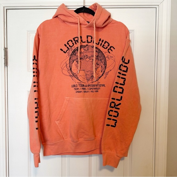 Pretty little thing orange worldwide slogan oversized hoodie - Picture 2 of 7